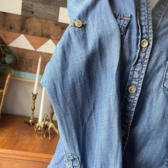 Cloth & Stone Denim Chambray Button Down Shirt from Anthropologie - Picture 4 of 9